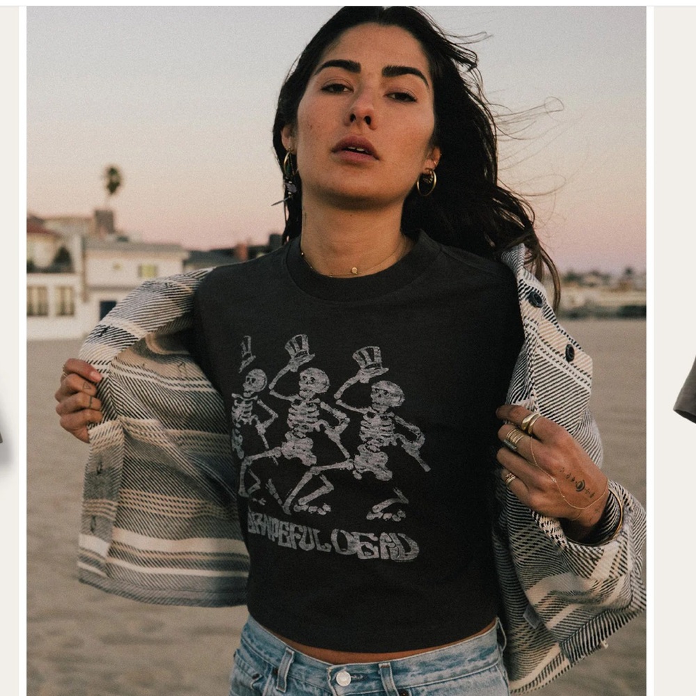 WOMEN'S GRATEFUL DEAD DANCING SKELETONS CROP MOCK NECK TEE